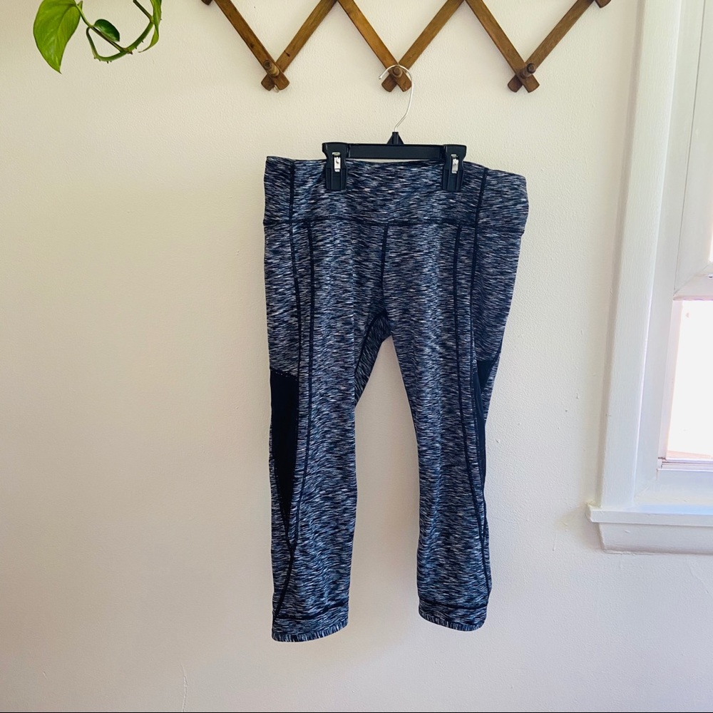 Lululemon Blue Print Capri Athletic Leggings 8